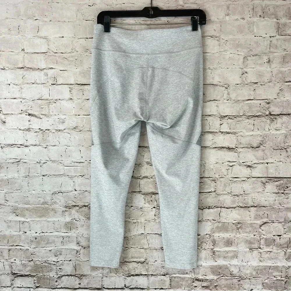 Outdoor Voices Women's Medium 3/4 Warmup Leggings Gray Stretch Yoga Active M - Picture 9 of 10